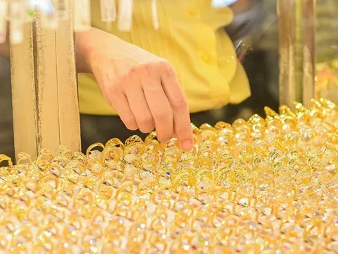 Giá vàng ngày 4/4: Mở phiên buổi sáng bật tăng 2,7 triệu đồng so với hôm qua, cụ thể là loại nào?