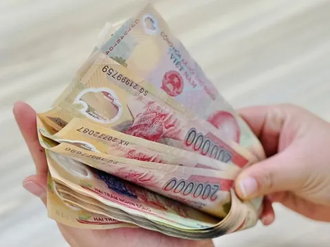 Bãi bỏ và gộp 10 khoản phụ cấp, trợ cấp của CBCCVC, LLVT từ 01/7/2026 cùng với tăng lương cơ sở sẽ được thực hiện vào thời gian nào?