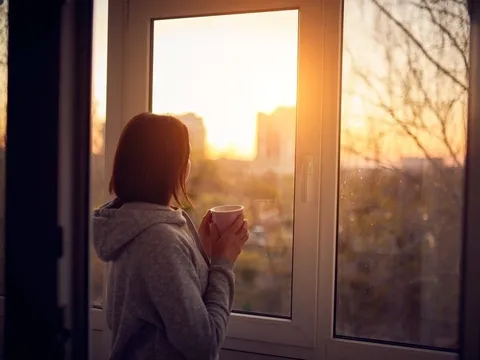 Mẹ mất chưa được 49 ngày, bố dượng vội vàng đem tôi cho người khác nuôi, 5 năm sau tôi biết ơn ông vì điều đó