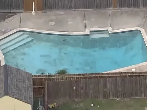 Chỉ vài phút lơ là, người mẹ không ngờ bé trai 5 tuổi lại rời khỏi nhà rồi xảy ra sự việc đau lòng