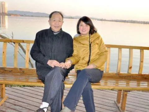 Không quan tâm tuổi tác hay hoàn cảnh, cô giáo 38 tuổi chọn gắn bó với người đàn ông 66 tuổi khiến nhiều người bất ngờ