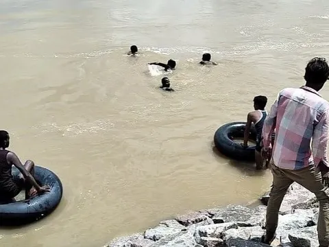 Ba đứa trẻ rủ nhau đi tắm ao rồi xảy ra chuyện đau lòng khiến cả làng chết lặng