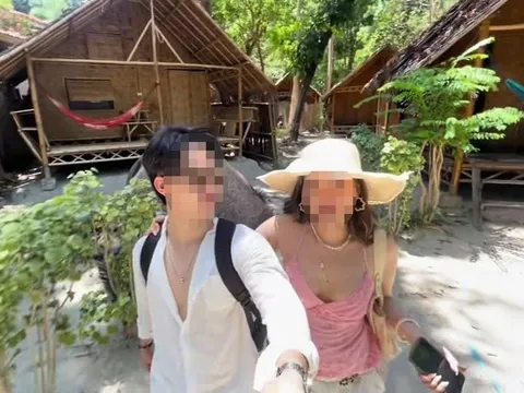 Nữ du khách hoảng loạn phát hiện có người đứng ngoài lén nhìn và quay lại khi đang thay đồ trong khu nghỉ dưỡng