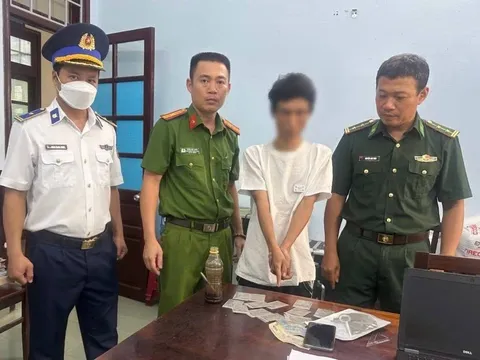 Bắt quả tang Phan Xuân Đức "làm điều mờ ám", thu giữ 14 gói "cỏ"