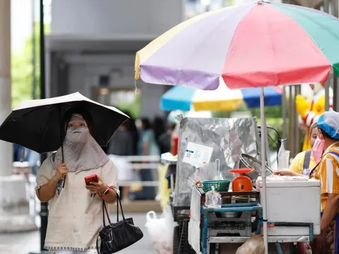 Mới đầu tháng 4 nhưng nước láng giềng Việt Nam đã nóng như “lò nung”, nhiệt độ cảm nhận có thể vượt 52 độ khiến ai cũng lo lắng