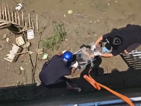 Đang nghỉ trưa, tá hỏa phát hiện thi thể dạt vào mép sông: Hiện trường có gì?