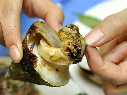 Tên gọi khiến nhiều người "đỏ mặt", đặc sản biển này lại có giá tới 500.000 đồng/kg, ai ăn thử cũng bất ngờ vì hương vị