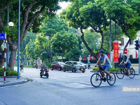 Phố phường Hà Nội bình yên ngày Tết Độc lập