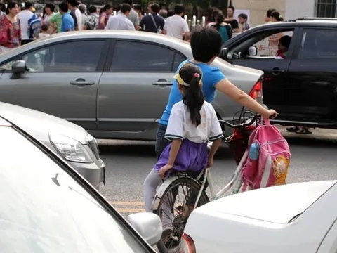 Cô gái Việt làm ở trường mầm non khu tài phiệt Hàn, choáng với cách xử lý của con nhà giàu khi hỏi "Con sẽ làm gì nếu bạn bị hỏng xe đạp"