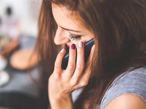 2h sáng hàng xóm gọi điện than “Đêm nào nhà cháu cũng ồn quá”, tôi hoang mang đáp “Nhưng cháu không ở nhà”