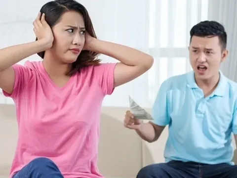 Đưa vợ 30 triệu/tháng nhưng lúc nào cũng bảo thiếu, tôi bắt vợ sao kê thì giật mình trước một khoản “vô lý”