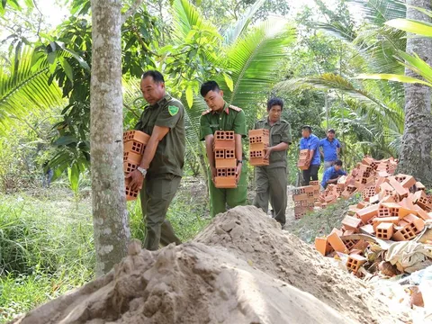Công an tỉnh Sóc Trăng hỗ trợ xóa nhà tạm, nhà dột nát cho người nghèo