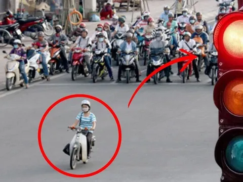 Trường hợp người dân lái xe qua đoạn đường có đèn tín hiệu "đang xanh bỗng dưng chuyển sang đỏ” thì có bị xử phạt không?