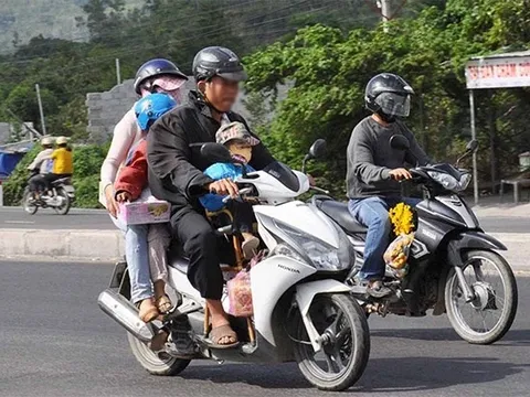 Người điều khiển xe máy được chở bao nhiêu người trên xe?