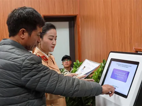 Nhanh, thuận lợi trong ngày đầu cấp, đổi giấy phép lái xe tại Hà Nội
