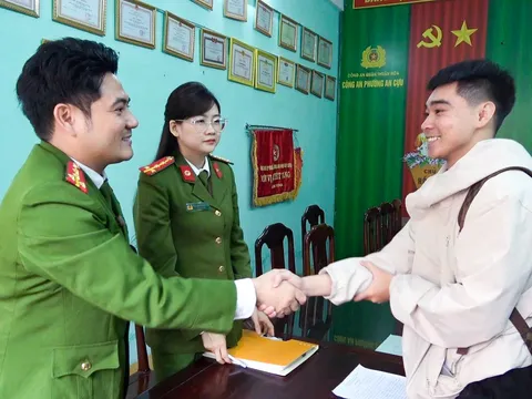 Thanh niên trả lại 219 triệu đồng do một người khác chuyển nhầm vào tài khoản