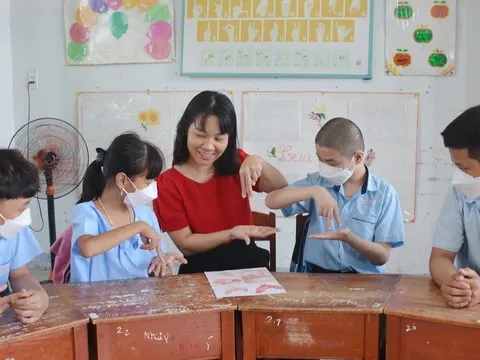 Đến 2030, Việt Nam cần thêm 11.000 viên chức hỗ trợ giáo dục cho người khuyết tật