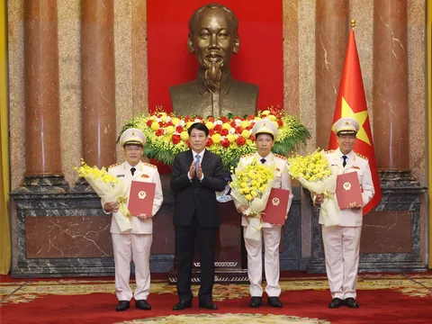 Bộ Công an thông báo và công bố Quyết định của Chủ tịch nước về việc thăng cấp bậc hàm cấp Tướng đối với 04 đồng chí Thứ trưởng