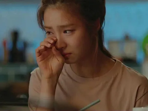 Tin nhắn lúc 1h sáng từ mẹ chồng: Sáu chữ khiến tôi lặng người, rồi rời khỏi nhà trong đêm