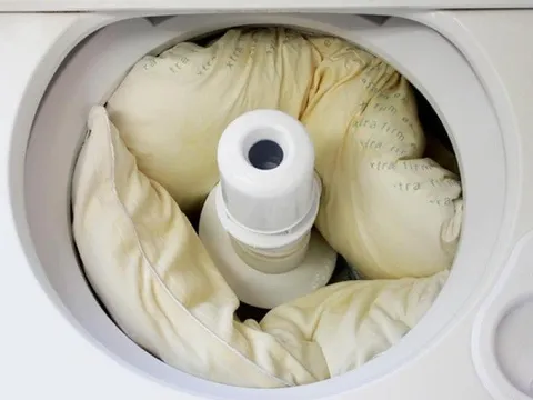 Giặt 3 món đồ này bằng máy: Hỏng áo, "toang" luôn máy giặt