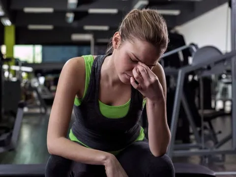 Tập luyện không ngừng nghỉ, huấn luyện viên thể hình bị rò dịch tủy gây xuất huyết não