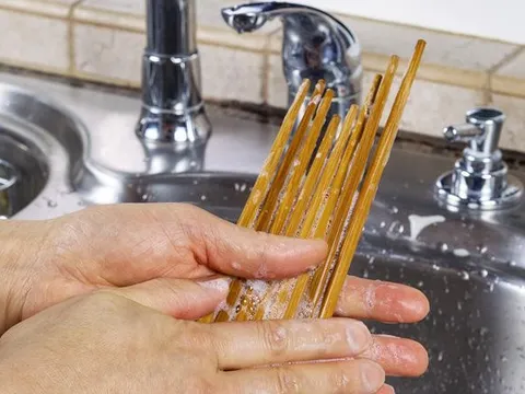 Một thói quen khi rửa đũa cực nguy hiểm, dễ khiến cả nhà ung thư mà ai cũng mắc