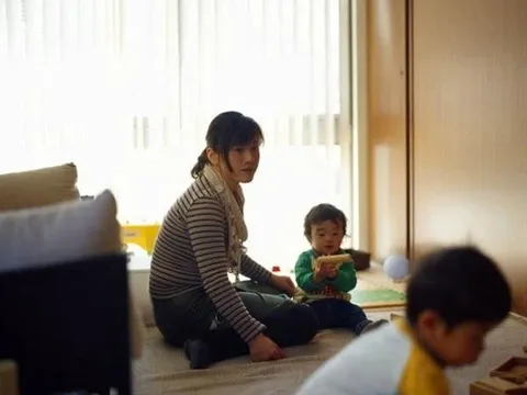 Từ bỏ công việc, tôi chọn ở nhà chăm con thay vì nhờ mẹ chồng “tính công”