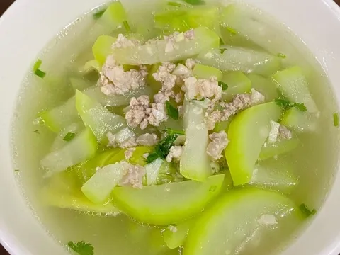 Tưởng giải nhiệt, ai ngờ trúng độc: Bát canh bầu khiến một phụ nữ suy thận cấp