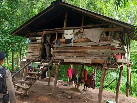 Sống cô lập với đàn chó, bé trai không biết nói, chỉ sủa để giao tiếp