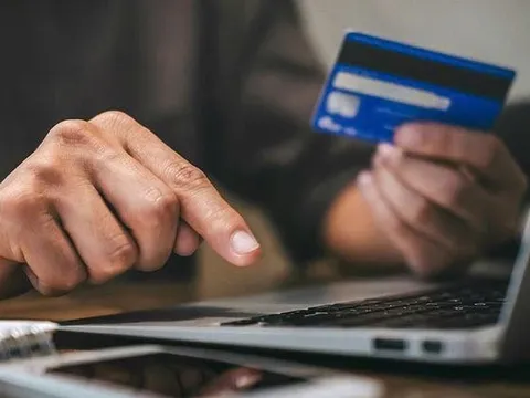 Nhận 100 triệu chuyển nhầm, cô gái tiêu hết và cái kết sau 8 tháng