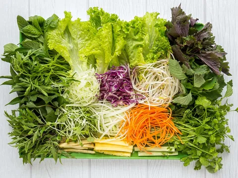 Đừng bỏ qua nếu bạn nghĩ chỉ cần rửa vài lần là rau sống đã an toàn, sự thật có thể khiến bạn bất ngờ