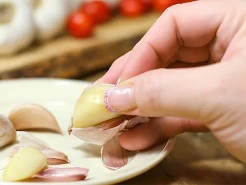 Không chỉ là gia vị: Tỏi giúp giảm mỡ máu, ổn định huyết áp, ngừa ung thư