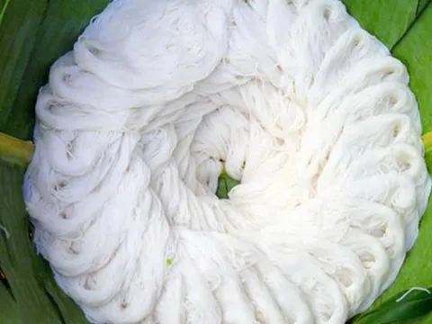 Vụ bún tươi chuyển màu đỏ như máu: 6 điều cần nhớ để không rước họa vào thân