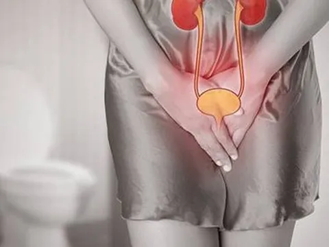 Người phụ nữ 63 tuổi vỡ bàng quang vì thói quen 'bất đắc dĩ' nhiều người mắc