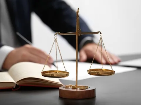 Sự nghiệp tiêu tan chỉ vì... một lần đi vệ sinh nhầm chỗ