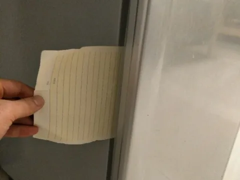 Chỉ cần một tờ giấy, phát hiện ngay tủ lạnh gây hao điện âm thầm