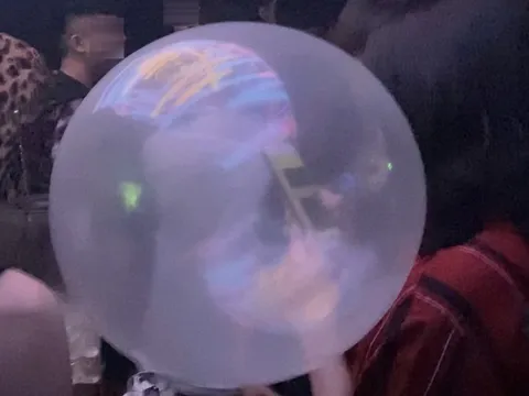 Hít 50 quả bóng cười mỗi lần, nam thanh niên 20 tuổi bị... tàn phế thần kinh