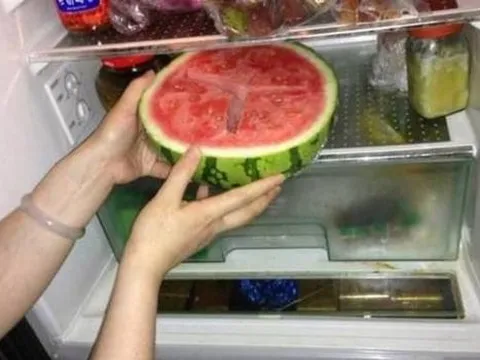Suýt mất mạng vì... ăn dưa hấu để tủ lạnh qua đêm