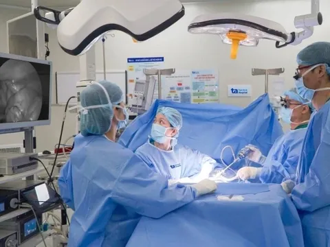 Sụt cân, chướng bụng kéo dài: Bé trai được chẩn đoán mắc nang thực quản đôi