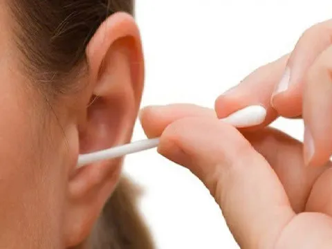 Bị va chạm khi ngoáy tai, người phụ nữ vỡ xương thái dương, rối loạn tiền đình