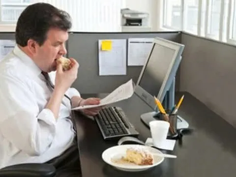 Ngồi lâu quá 10 tiếng/ngày, coi chừng lá gan "xuống cấp" nghiêm trọng