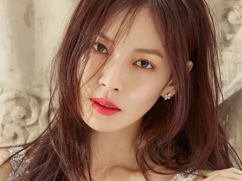 Nữ diễn viên Hàn 44 tuổi có làn da như tuổi 20 nhờ một thói quen khi đi xe