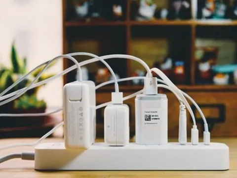 Thói quen sạc điện tưởng vô hại nhưng đang âm thầm rút tiền của bạn