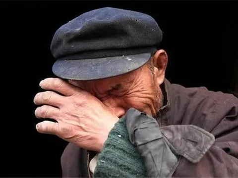 Tin con là nơi gửi gắm tuổi già, ông lão U70 ngậm ngùi nhìn sổ tiết kiệm bị vét sạch