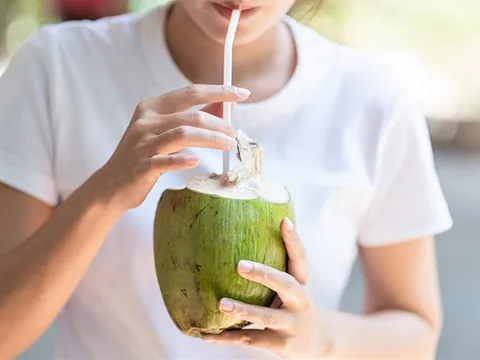 Bị thận yếu, đừng vội uống nước dừa nếu chưa biết điều này
