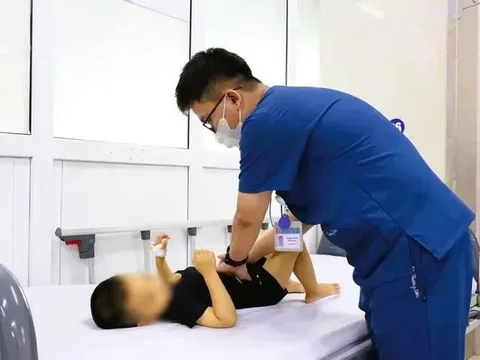 Bé gái 3 tuổi nguy kịch sau khi uống nước lá lộc mại “truyền miệng” chữa táo bón