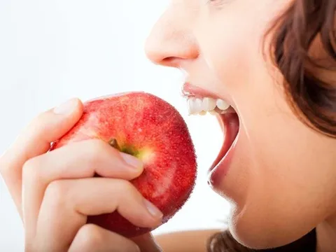 Ăn 2 quả táo mỗi ngày, bạn sẽ bất ngờ với loạt lợi ích: Gan sạch, tim khỏe, tiêu hóa trơn tru, dáng đẹp hơn