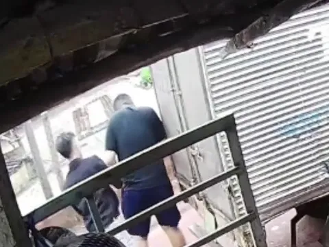 Mâu thuẫn trong khi giao đá lạnh, nam thành niên bị đe doạ “chôn sống”