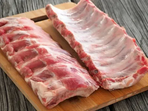 Đừng ham rẻ mà mua 4 loại sườn này: Ngon đâu chưa thấy, chỉ thấy thịt dai, khô và tiềm ẩn hại sức khỏe