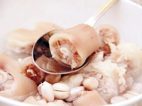 Tưởng bỏ đi, đuôi lợn lại thành món ngon bổ dưỡng, được săn lùng ở chợ